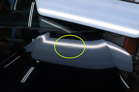 ボンネットとドアのヘコミを塗装しないで即時に修理！