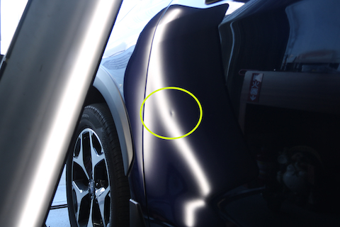 ボンネットとドアのヘコミを塗装しないで即時に修理！