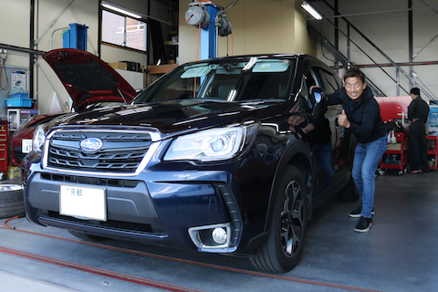 ボンネットとドアのヘコミを塗装しないで即時に修理！