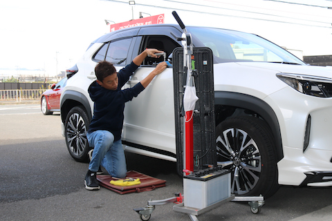 ヤリスクロス新車のヘコミ修理も塗装しないデントリペア ！