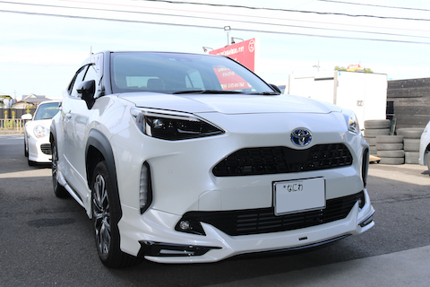 ヤリスクロス新車のヘコミ修理も塗装しないデントリペア ！