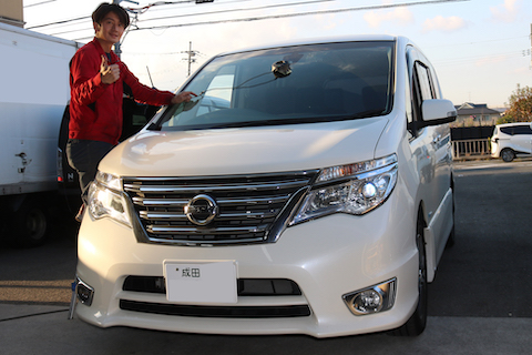 フロントガラスのひび割れ修理、傷を埋めて固める補修が可能！