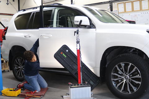 本当に綺麗に直ったとお客様驚き！新車のヘコミが瞬時に消える！