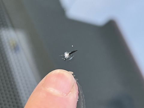 フロントガラス修理、当日修理希望を受付します！