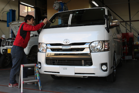 パチッと音がしたら、フロントガラスが割れてるか確認！