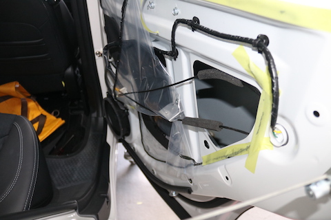 契約駐車場で隣の車から複数回のドアパンチ被害！