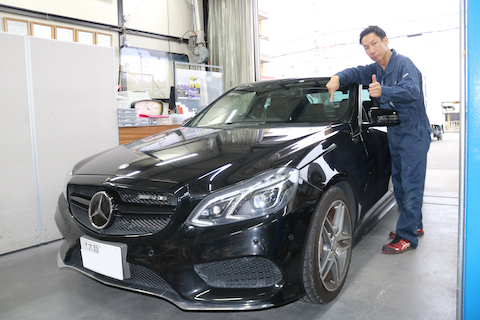 フロントガラスの大きなひび割れ・端の黒色部分も直します！