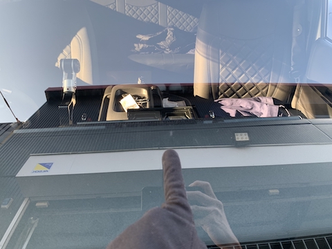 ウインドリペアで傷を埋めて固めれば交換不要・車検合格！