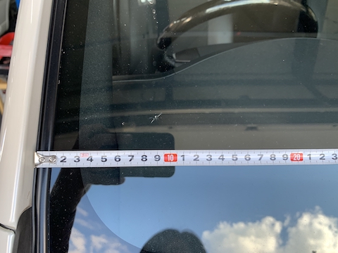 パチッと音がしたら、フロントガラスが割れてるか確認！