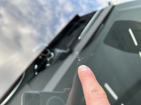 フロントガラスの割れ・傷は交換しないで直せます！