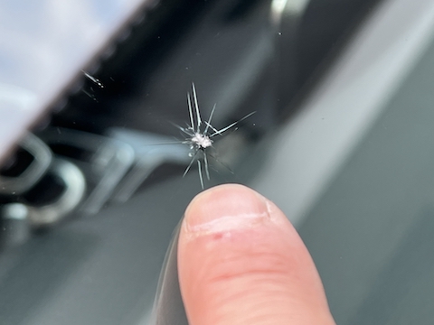 フロントガラスの割れ・傷は交換しないで直せます！