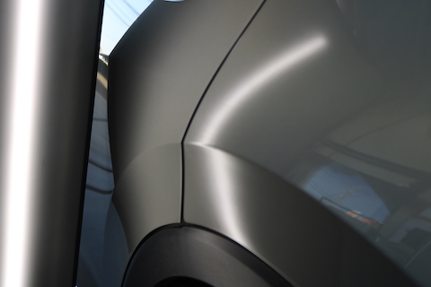 プレスライン上のヘコミでも、塗装しないデントリペア修理