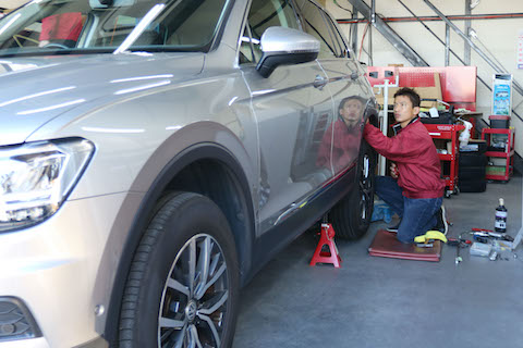 プレスライン上のヘコミでも、塗装しないデントリペア修理