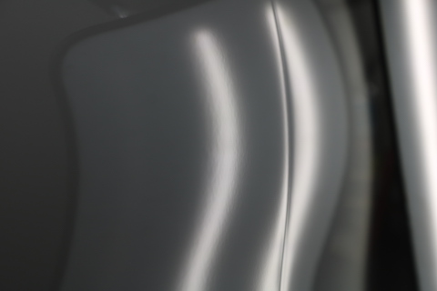 薄いヘコミもデントリペア修理で綺麗に直ります！