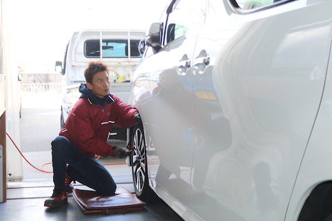 薄いヘコミもデントリペア修理で綺麗に直ります！