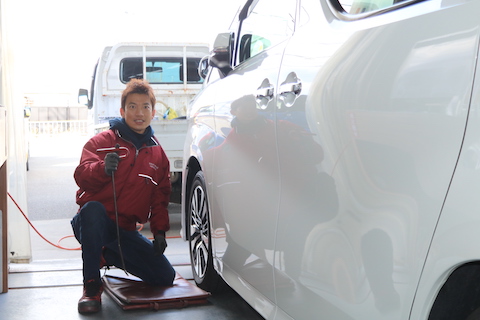 薄いヘコミもデントリペア修理で綺麗に直ります！