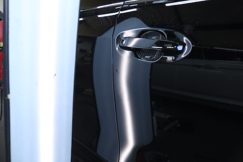 お出かけ先で当て逃げされたヘコミを即時修理