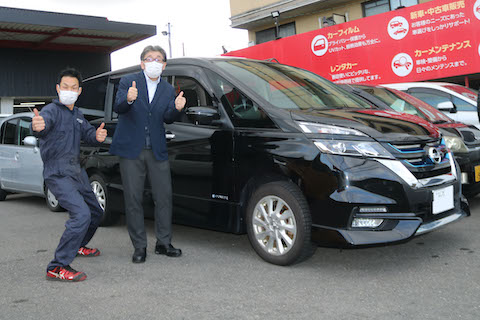 冬は飛び石被害続出！走行中、前方の車が小石を蹴飛ばします！