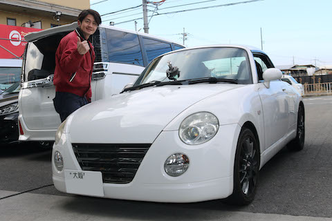 フロントガラスの大きなひび割れ傷を修理！