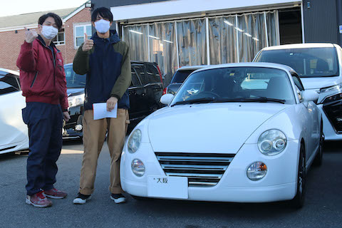 フロントガラスの大きなひび割れ傷を修理！