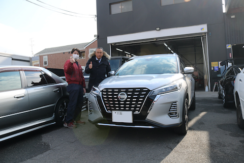 新しい車でも、フロントガラス交換よりも修理！