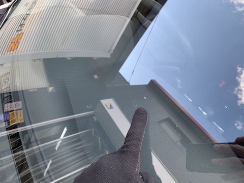 フロントガラス交換よりも修理でひび割れ直すのが一番！