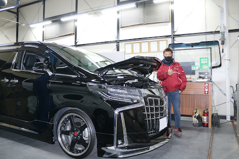 ボンネットは意外と柔らかい！閉めるときのヘコミを直します。