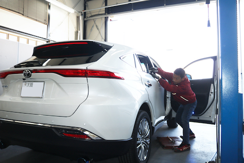 ハリアーのヘコミ修理は塗装しなくても綺麗に解決！