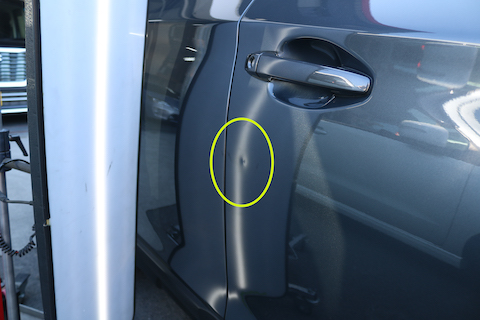 風が強い時はドアパンチのヘコミに気をつけてください！