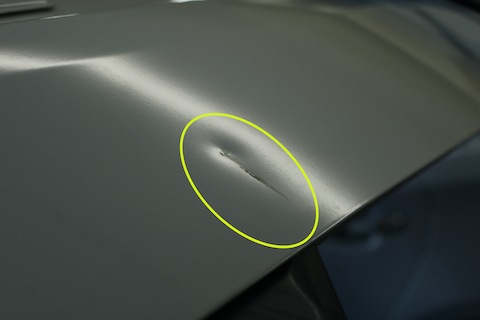 ハイエースリアゲートの大きなヘコミを塗装なしで当日修理！