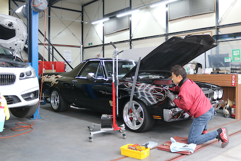 旧車・カスタムカーもヘコミ修理は塗装しないデントリペアが最強！