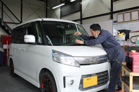 仕事で働く車のフロントガラスひび割れを2台一緒に修理！