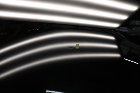 ルーフとボンネットの複数あるヘコミを塗装しないデントリペア！