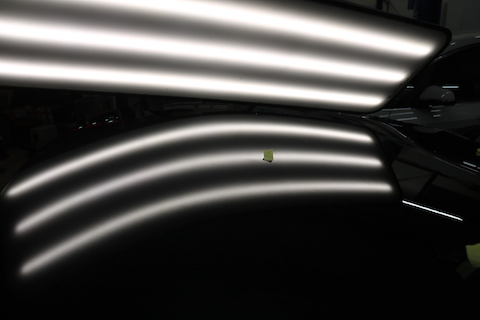 ルーフとボンネットの複数あるヘコミを塗装しないデントリペア！