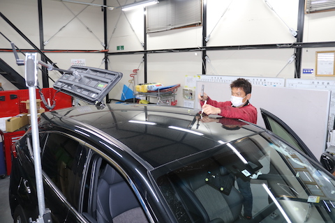 ルーフとボンネットの複数あるヘコミを塗装しないデントリペア！