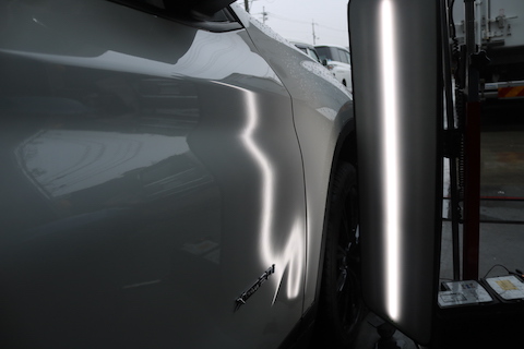 BMW X1ドアとクォーターのへこみを1時間以内で修理！