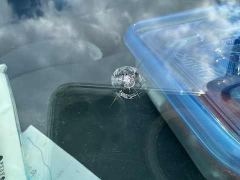 フロントガラスのひび割れ、当日修理受付します！