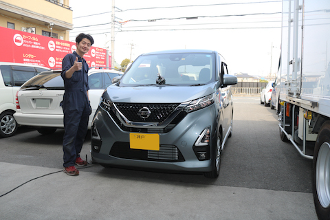 フロントガラスのひび割れは特殊な樹脂で固めて直せます！