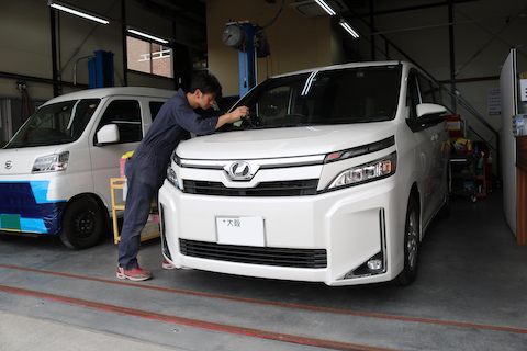 GW中のフロントガラスにひび割れ修理を当日受付！