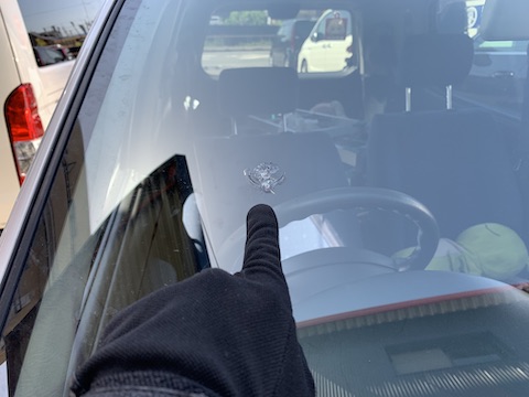 500円玉サイズのフロントガラスひび割れ直ります！