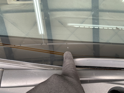 フロントガラスの黒い部分でもひび割れ直せます！