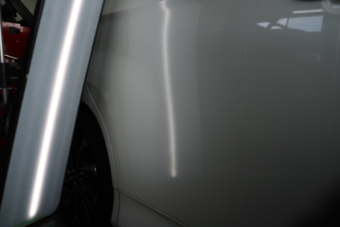 新型VOXYのへこみ修理も塗装しないで即時修理！