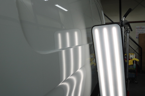 トラックでも乗用車でもへこみ修理はデントリペア！