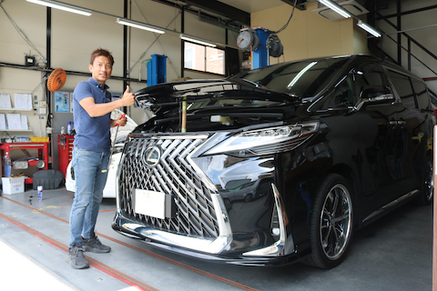 ボンネットは押して閉めないで！意外と柔らかいんです