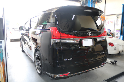 ボンネットは押して閉めないで！意外と柔らかいんです