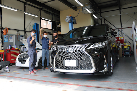 ボンネットは押して閉めないで！意外と柔らかいんです