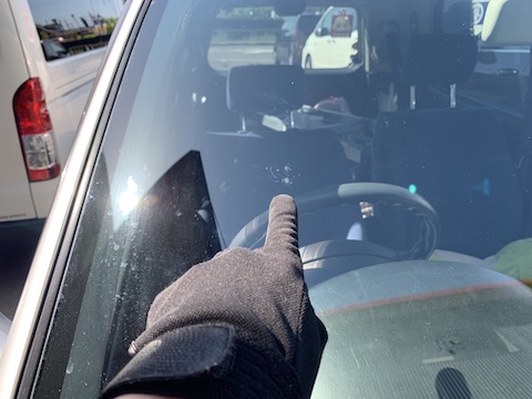 500円玉サイズのフロントガラスひび割れ直ります！