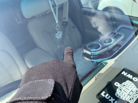 車のフロントガラスのひび割れ傷は修理できます！