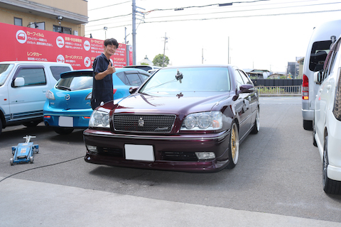 車のフロントガラスのひび割れ傷は修理できます！