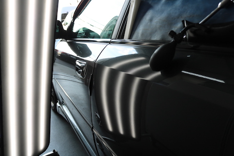 ドアに複数のへこみがあるとご相談、2ヶ所目は修理費半額！